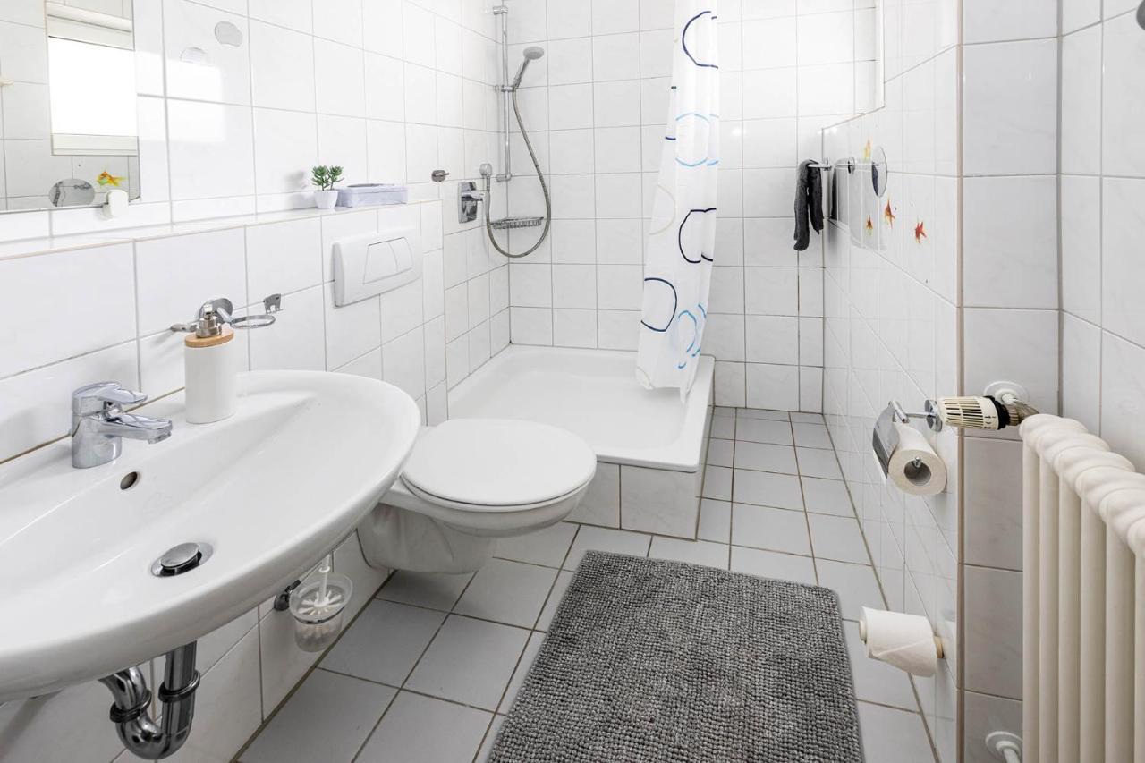 Grosse Moderne Ferienwohnung In Bester Bodenseelage L 1 Minute Zum Bodensee L 2 Zimmer L Vollausgestattete Kueche L Sonnenbalkon L Wlan L Willkommen Im Apartment Guettingen Radolfzell am Bodensee Exterior photo